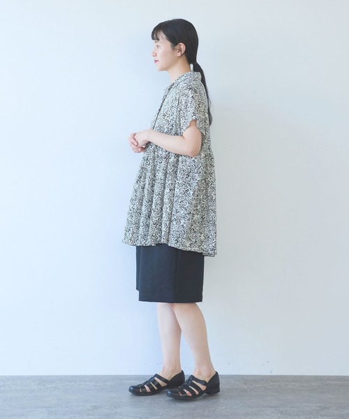 yuni(ユニ )の「rayon cupla cotton flower print open peprum tunic(シャツ/ブラウス・レディース・アイボリー/グリーン・FREE)」の8枚目の写真