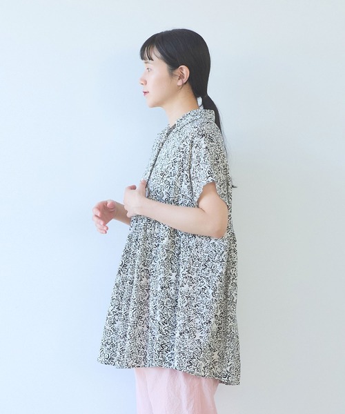 yuni(ユニ )の「rayon cupla cotton flower print open peprum tunic(シャツ/ブラウス・レディース・アイボリー/グリーン・FREE)」の5枚目の写真