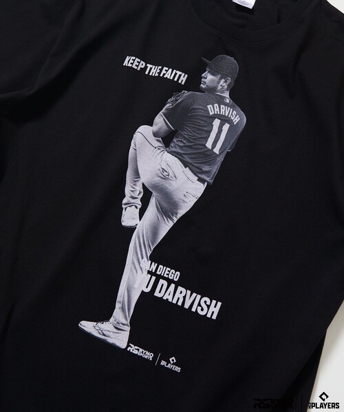 FREAK'S STORE（フリークスストア）の「MLB PLAYERS× RYNO SPORTS ×FREAK’S STORE 別注 【DARVISH】WIDE SHOT PHOTO TEE（Tシャツ/カットソー・メンズ・ブラック/ホワイト・MEDIUM/LARGE/SMALL/ONE SIZE）」の4枚目の写真