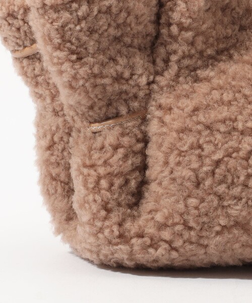 HEREU（ヘリュー）の「HEREU Arta Mini Curly Shearling ムートンバッグ（ショルダーバッグ・レディース・キャメル・FREE）」の8枚目の写真