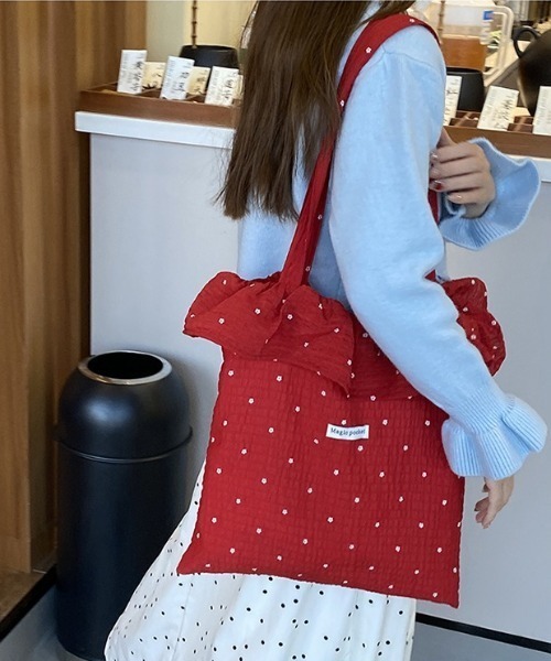 SHEPP(シープ)の「【A4サイズ対応可】ワッシャーフラワー ショルダーバッグ / ドット 小花柄 トートバッグ(ショルダーバッグ・レディース・ブラック/ホワイト/レッド・F)」の3枚目の写真