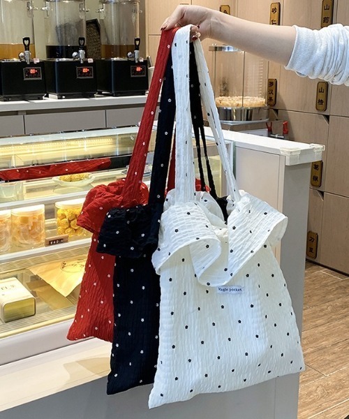SHEPP(シープ)の「【A4サイズ対応可】ワッシャーフラワー ショルダーバッグ / ドット 小花柄 トートバッグ(ショルダーバッグ・レディース・ブラック/ホワイト/レッド・F)」の6枚目の写真