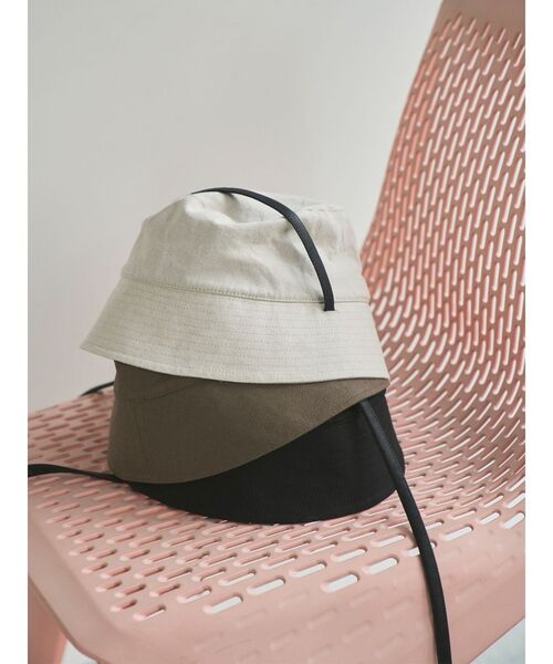ELENDEEK(エレンディーク)の「レザーストリングハット(ハット・レディース・カーキ/ブラック/アイボリー・FREE)」の4枚目の写真