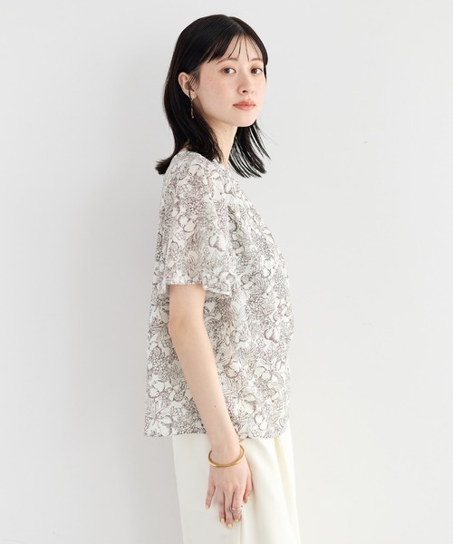 YECCA VECCA(イェッカヴェッカ)の「ラインフルーツ柄ラッフルブラウス(シャツ/ブラウス・レディース・ブラック/ベージュ・FREE)」の6枚目の写真