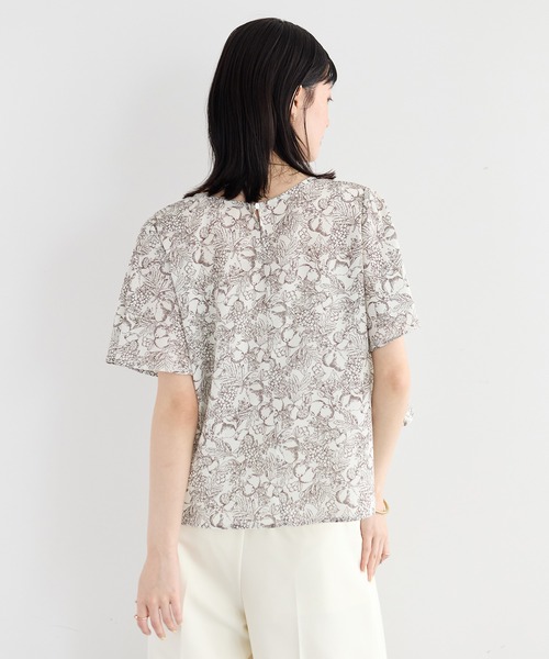 YECCA VECCA(イェッカヴェッカ)の「ラインフルーツ柄ラッフルブラウス(シャツ/ブラウス・レディース・ブラック/ベージュ・FREE)」の7枚目の写真