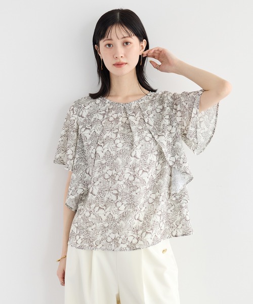 YECCA VECCA(イェッカヴェッカ)の「ラインフルーツ柄ラッフルブラウス(シャツ/ブラウス・レディース・ブラック/ベージュ・FREE)」の3枚目の写真