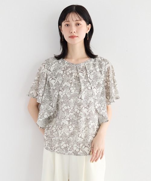 YECCA VECCA(イェッカヴェッカ)の「ラインフルーツ柄ラッフルブラウス(シャツ/ブラウス・レディース・ブラック/ベージュ・FREE)」の4枚目の写真