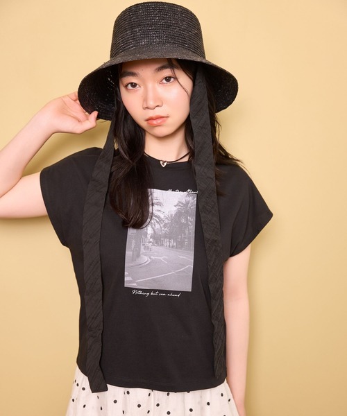 mysty woman(ミスティウーマン)の「【UVカット/接触冷感/吸水速乾機能付き】モノクロフォトショートT半袖 678689(Tシャツ/カットソー・レディース・オフホワイト/ブラック・FREE)」の2枚目の写真