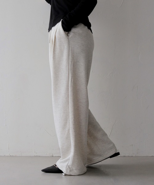 cheriella(シェリエラ)の「【cheriella】ドローストリング裏毛スウェットパンツ DRAWSTRING FRENCH TERRY SWEAT PANTS(スウェットパンツ・レディース・杢グレー/ブラック/オートミール・FREE)」の1枚目の写真