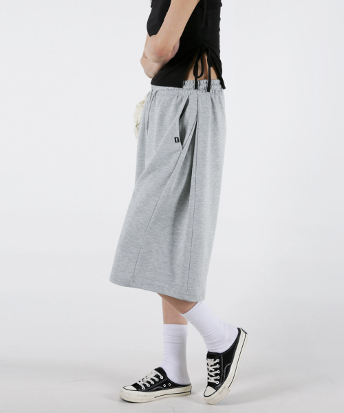 UMM（ウム）の「レディース サイドピンタック 切り替え バミューダパンツ 3COLOR（その他パンツ・レディース・ライトグレー/ブラック/グレー系・MEDIUM/LARGE/X-LARGE）」の20枚目の写真