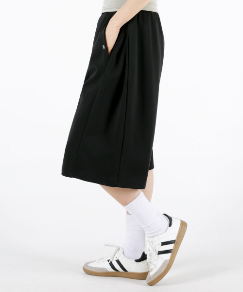 UMM（ウム）の「レディース サイドピンタック 切り替え バミューダパンツ 3COLOR（その他パンツ・レディース・ライトグレー/ブラック/グレー系・MEDIUM/LARGE/X-LARGE）」の15枚目の写真