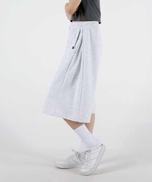 UMM（ウム）の「レディース サイドピンタック 切り替え バミューダパンツ 3COLOR（その他パンツ・レディース・ライトグレー/ブラック/グレー系・MEDIUM/LARGE/X-LARGE）」の18枚目の写真