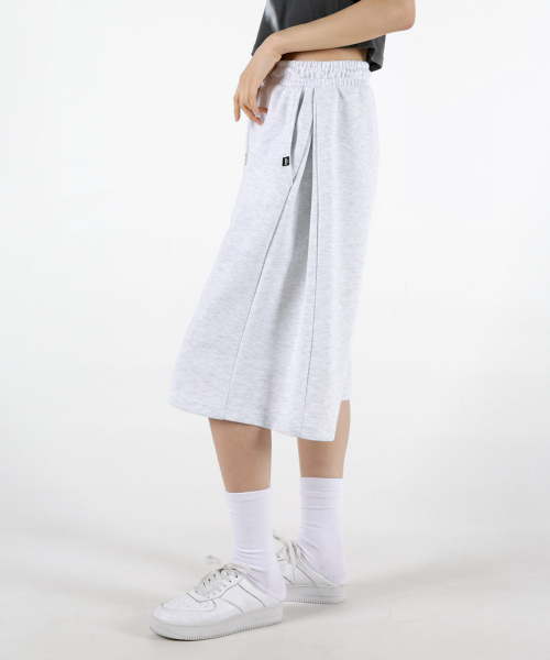 UMM（ウム）の「レディース サイドピンタック 切り替え バミューダパンツ 3COLOR（その他パンツ・レディース・ライトグレー/ブラック/グレー系・MEDIUM/LARGE/X-LARGE）」の9枚目の写真