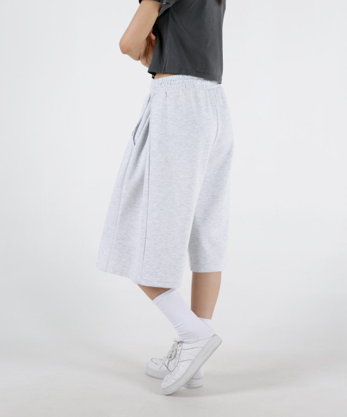 UMM（ウム）の「レディース サイドピンタック 切り替え バミューダパンツ 3COLOR（その他パンツ・レディース・ライトグレー/ブラック/グレー系・MEDIUM/LARGE/X-LARGE）」の10枚目の写真