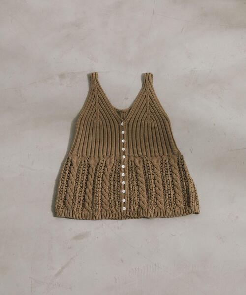 URBAN RESEARCH DOORS(アーバンリサーチドアーズ)の「Button Cotton Knit Vest(ベスト・レディース・ベージュ/ブラック・FREE)」の2枚目の写真