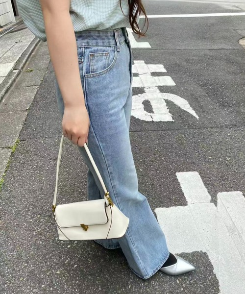 mebole(メボレ)の「フレアデニムパンツ(デニムパンツ・レディース・ブルー・MEDIUM/SMALL)」の17枚目の写真