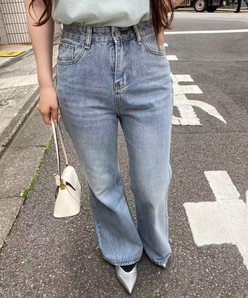 mebole(メボレ)の「フレアデニムパンツ(デニムパンツ・レディース・ブルー・MEDIUM/SMALL)」の16枚目の写真