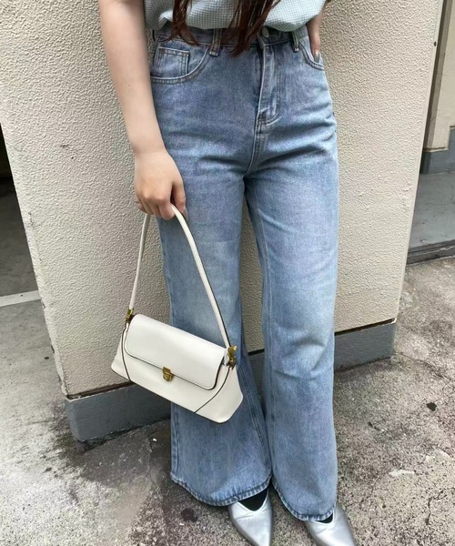 mebole(メボレ)の「フレアデニムパンツ(デニムパンツ・レディース・ブルー・MEDIUM/SMALL)」の15枚目の写真