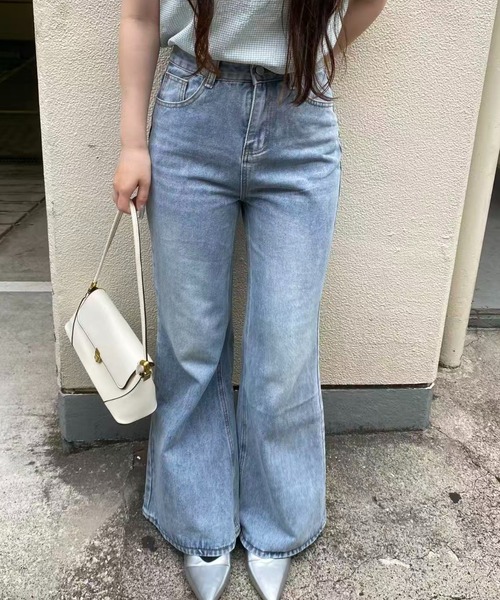 mebole(メボレ)の「フレアデニムパンツ(デニムパンツ・レディース・ブルー・MEDIUM/SMALL)」の12枚目の写真