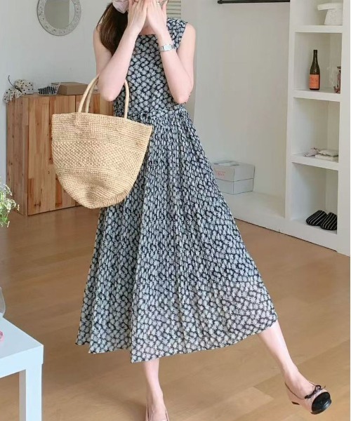 FINEnough（ファインナフ）の「フラワープリントシフォンノースリーブプリーツワンピース（ワンピース・レディース・イエロー/ブルー/ブラック・FREE）」の12枚目の写真
