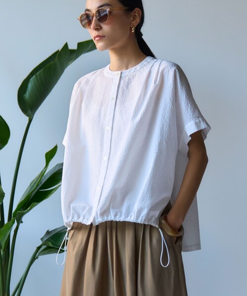 23区(ニジュウサンク)の「T/Cサッカー ドロストブラウス(シャツ/ブラウス・レディース・ネイビー系3/ブラック系4/ホワイト系・38)」の2枚目の写真