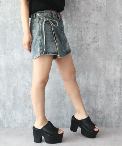 CECIL McBEE(セシルマクビー)の「デニムミニスカパン(デニムパンツ・レディース・ネイビー/サックスブルー・61/64)」の8枚目の写真