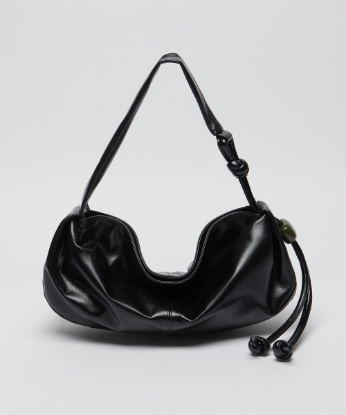 Archivepke(アーカイブエプク)の「Small fling carry bag(Glossy black)_OVBAX26051GBK(ショルダーバッグ・レディース・その他・OS)」の1枚目の写真
