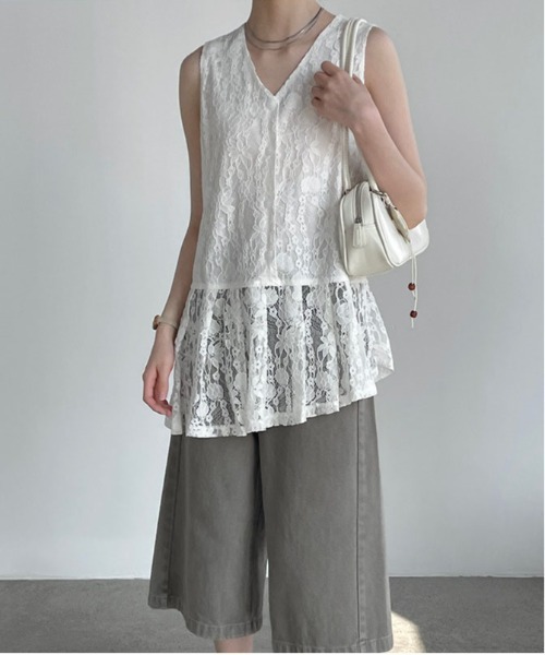 &soiree(アンドソワレ)の「総レースVネックペプラムノースリーブトップス(Tシャツ/カットソー・レディース・ホワイト/ブラック・LARGE/MEDIUM)」の3枚目の写真