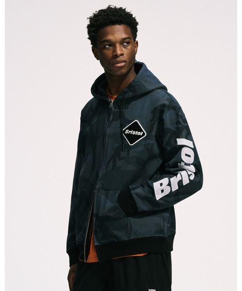 F.C.Real Bristol(エフシーレアルブリストル)の「SLEEVE LOGO ZIP-UP SWEAT HOODIE(パーカー・メンズ・グレイッシュベージュ/カモフラージュ/ブラック/ピンク・X-LARGE/LARGE/SMALL/MEDIUM/XX-LARGE)」の7枚目の写真