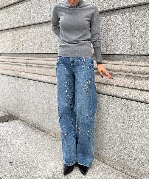 JENNE（ジェンヌ）の「手刺繍マルチカラービジューデニム（デニムパンツ・レディース・ブルー系その他・SMALL/MEDIUM）」の4枚目の写真