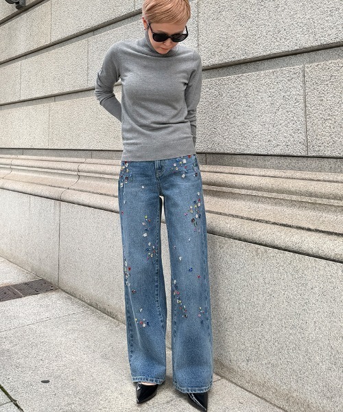 JENNE（ジェンヌ）の「手刺繍マルチカラービジューデニム（デニムパンツ・レディース・ブルー系その他・SMALL/MEDIUM）」の6枚目の写真