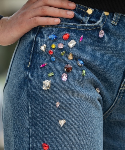 JENNE（ジェンヌ）の「手刺繍マルチカラービジューデニム（デニムパンツ・レディース・ブルー系その他・SMALL/MEDIUM）」の10枚目の写真