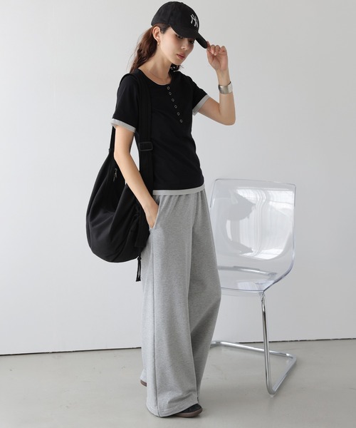 La-gemme(ラジェム)の「レイヤード風デザインのバイカラーヘンリーネック Tシャツ/アレンジ自在/伸縮生地(Tシャツ/カットソー・レディース・グレー/ネイビー/ブラック・フリー)」の6枚目の写真