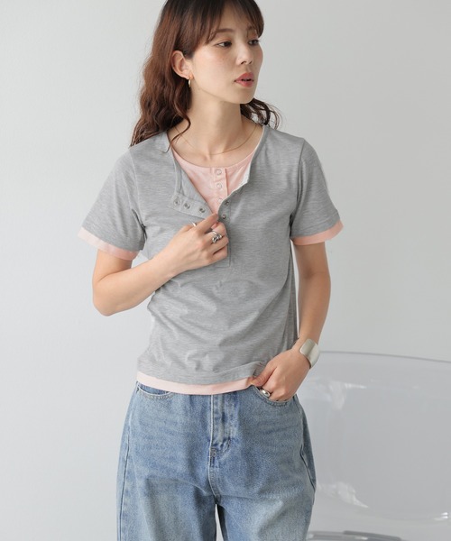La-gemme(ラジェム)の「レイヤード風デザインのバイカラーヘンリーネック Tシャツ/アレンジ自在/伸縮生地(Tシャツ/カットソー・レディース・グレー/ネイビー/ブラック・フリー)」の18枚目の写真
