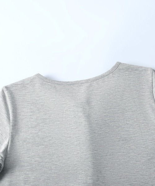 La-gemme(ラジェム)の「レイヤード風デザインのバイカラーヘンリーネック Tシャツ/アレンジ自在/伸縮生地(Tシャツ/カットソー・レディース・グレー/ネイビー/ブラック・フリー)」の15枚目の写真