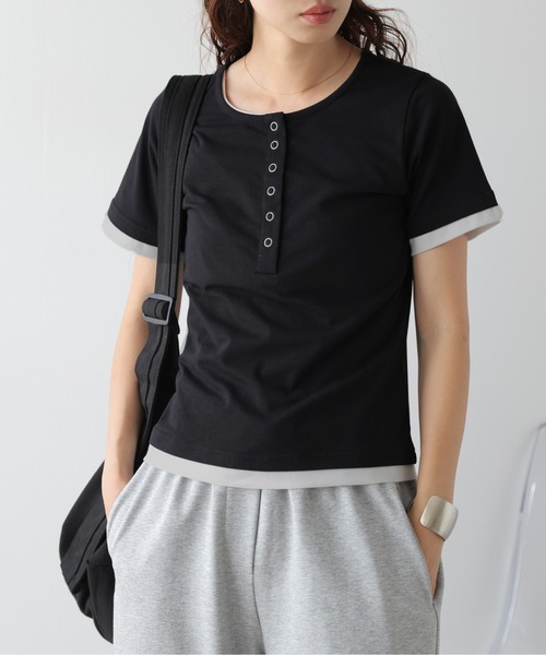 La-gemme(ラジェム)の「レイヤード風デザインのバイカラーヘンリーネック Tシャツ/アレンジ自在/伸縮生地(Tシャツ/カットソー・レディース・グレー/ネイビー/ブラック・フリー)」の21枚目の写真