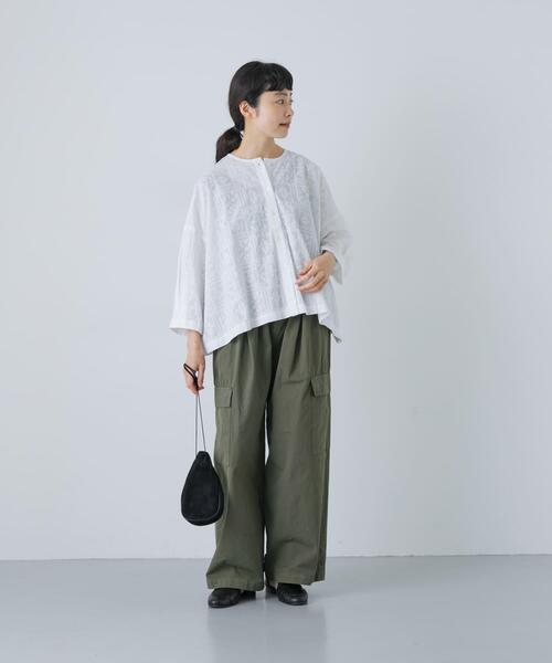 かぐれ（カグレ）の「コットンクロス刺しゅうワイドシャツ（シャツ/ブラウス・レディース・ネイビー/オフホワイト・FREE）」の8枚目の写真