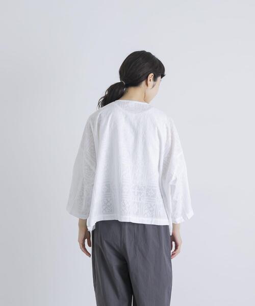 かぐれ（カグレ）の「コットンクロス刺しゅうワイドシャツ（シャツ/ブラウス・レディース・ネイビー/オフホワイト・FREE）」の12枚目の写真