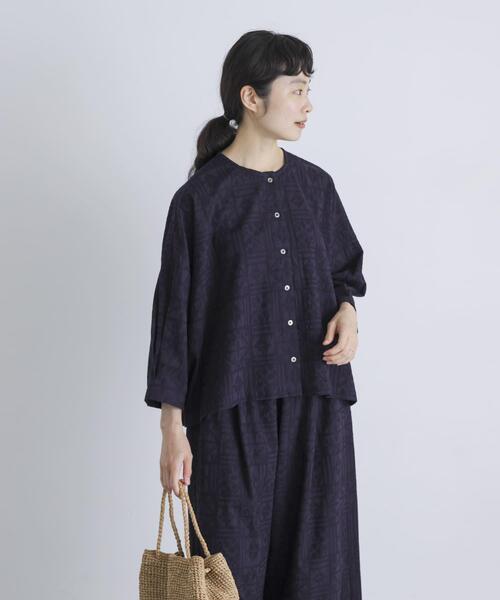 かぐれ（カグレ）の「コットンクロス刺しゅうワイドシャツ（シャツ/ブラウス・レディース・ネイビー/オフホワイト・FREE）」の19枚目の写真