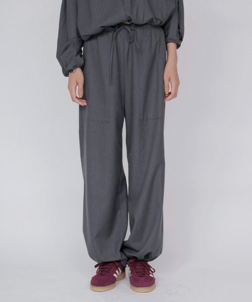 DRESSLAVE(ドレスレイブ)の「effortless cargo pants(エフォートレスカーゴパンツ)(カーゴパンツ・レディース・ブラウン/チャコールグレー・36/38)」の2枚目の写真
