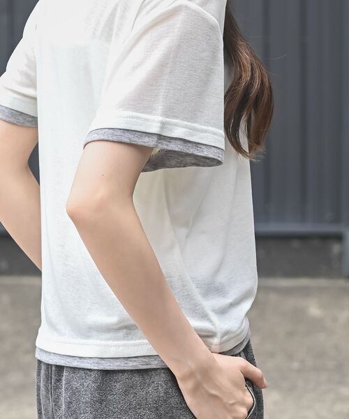 rps（アールピーエス）の「レイヤード風ヘンリーネックＴ（Tシャツ/カットソー・レディース・オフホワイト/サックスブルー/ブラック/イエロー・フリー）」の7枚目の写真
