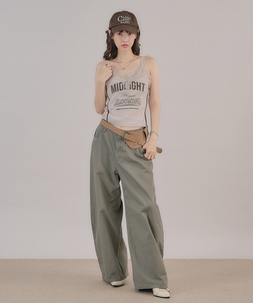 apres jour mignon(アプレジュールミニョン)の「レース付きロゴキャミ(キャミソール・レディース・カーキ/ブラウン系その他/グレー・LARGE/フリー)」の12枚目の写真