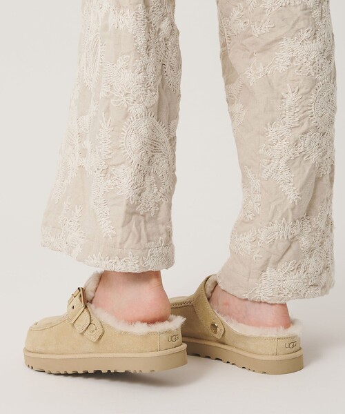 UGG(アグ)の「【国内EXCLUSIVE】<UGG>ゴールデンスター クロッグ サンダル スリッポン(モカシン/デッキシューズ・レディース・ダークブラウン/ナチュラル・5/6/7/8)」の3枚目の写真