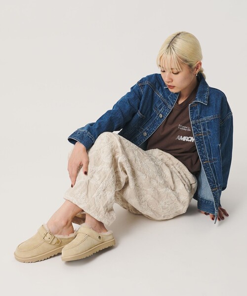 UGG(アグ)の「【国内EXCLUSIVE】<UGG>ゴールデンスター クロッグ サンダル スリッポン(モカシン/デッキシューズ・レディース・ダークブラウン/ナチュラル・5/6/7/8)」の4枚目の写真