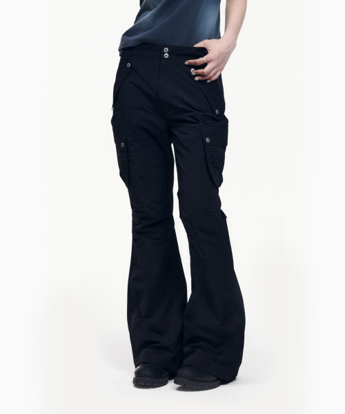 AAKAM(アーカム)の「Flare Ripstop Cargo Pants (Black)(その他パンツ・レディース・その他・1/2)」の4枚目の写真