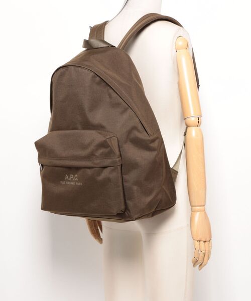 A.P.C.(アーペーセー)の「SAC A DOS BACKSTAGE(バックパック/リュック・メンズ・カーキ・ONESIZE)」の5枚目の写真