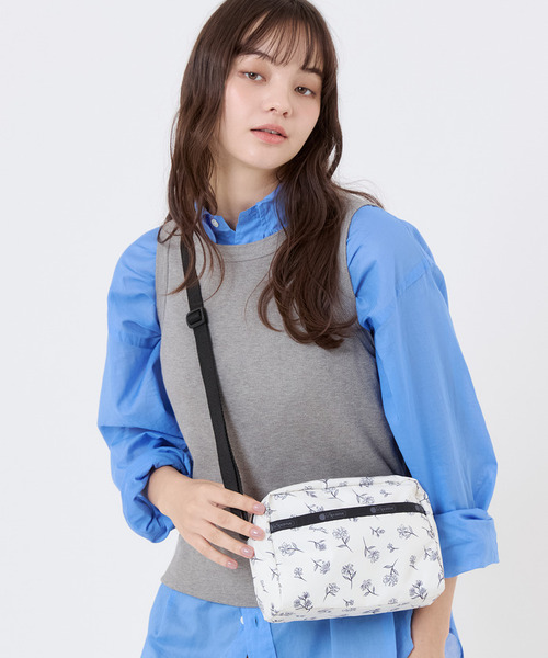 LeSportsac(レスポートサック)の「DANIELLA CROSSBODY インクスケッチドフローラルアイボリー(ショルダーバッグ・レディース・ホワイト・FREE)」の1枚目の写真