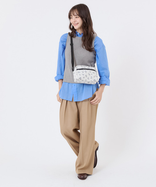 LeSportsac(レスポートサック)の「DANIELLA CROSSBODY インクスケッチドフローラルアイボリー(ショルダーバッグ・レディース・ホワイト・FREE)」の3枚目の写真
