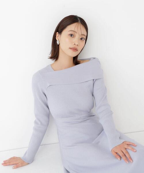 NATURAL BEAUTY BASIC(ナチュラルビューティーベーシック)の「オフショルニットワンピース(ワンピース・レディース・ブラウン/ブルー・MEDIUM/SMALL)」の1枚目の写真