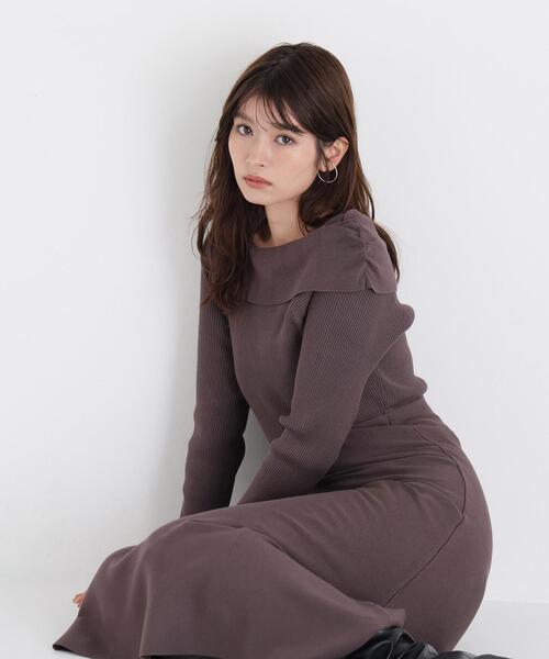 NATURAL BEAUTY BASIC(ナチュラルビューティーベーシック)の「オフショルニットワンピース(ワンピース・レディース・ブラウン/ブルー・MEDIUM/SMALL)」の4枚目の写真
